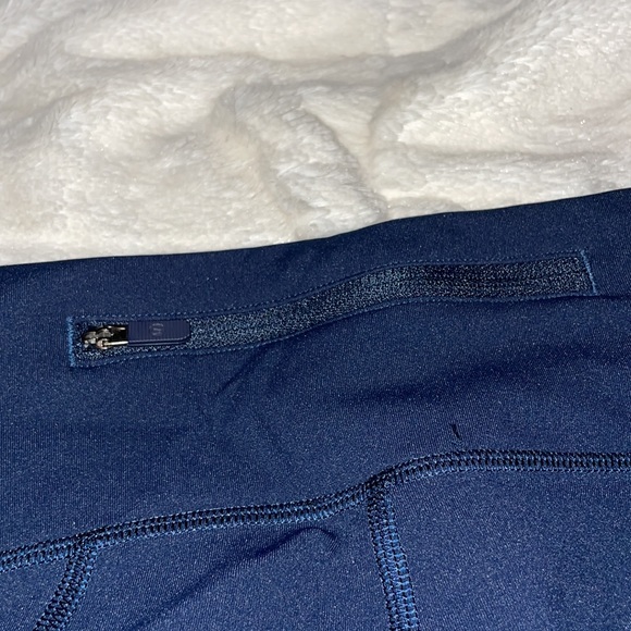 Lululemon Cropped Leggings w/ Pockets - Picture 9 of 11